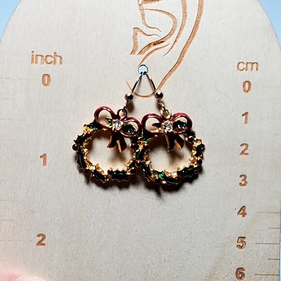 Avante Christmas Wreath Dangle Drop Earrings Hook Rhinestone 1" Gold Tone - Picture 3 of 6